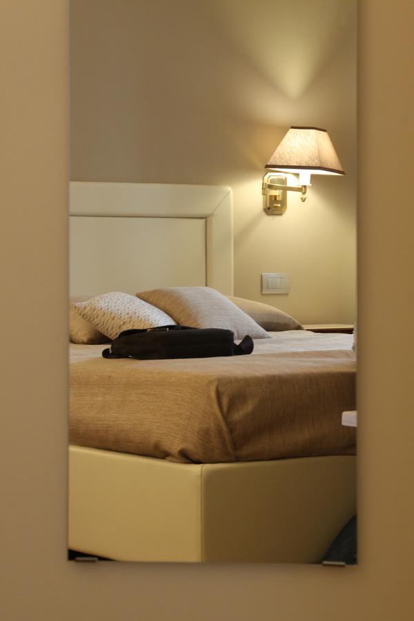 Bronzino House Bed and Breakfast Milano Exteriör bild